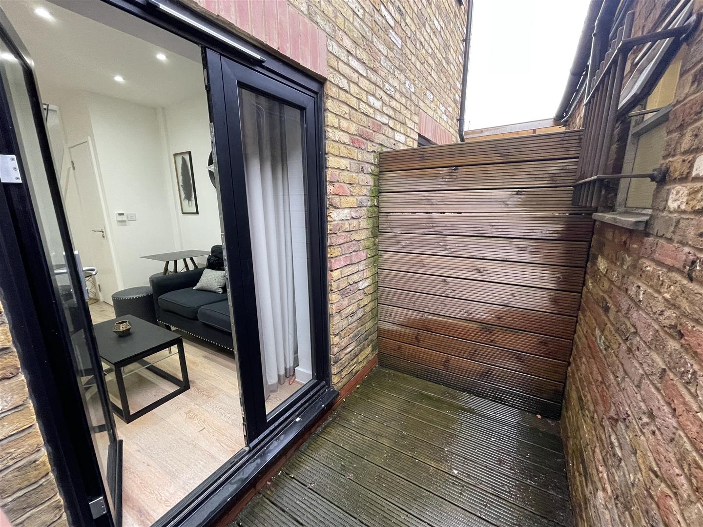 1 bed property in Siamese Mews, London